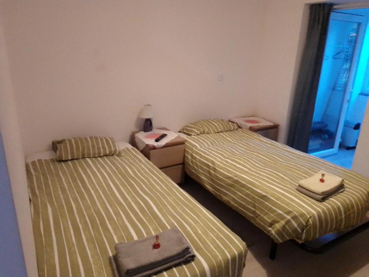 GuestHouse Marialva Park Corroios Eksteriør billede